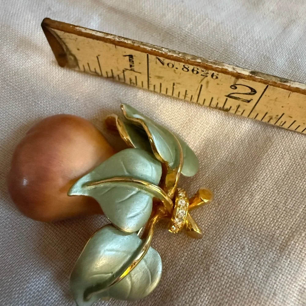 Joan Rivers Gold and Green Pear Brooch - Picture 2 of 4